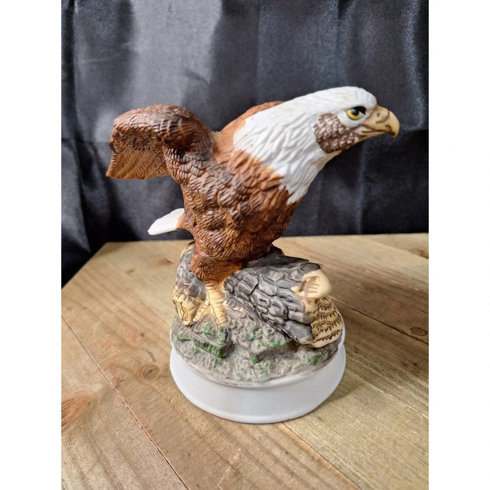 Royal Heritage Americana - Birds in Flight - Bald Eagle Figurine Limited Series